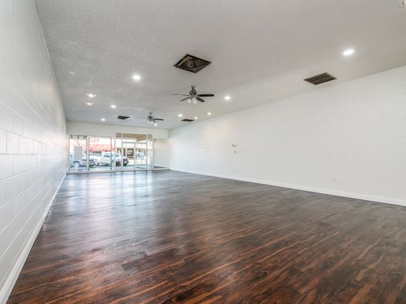 353 W D St,